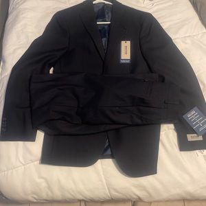 Men’s 36R suit Kenneth Cole never been worn